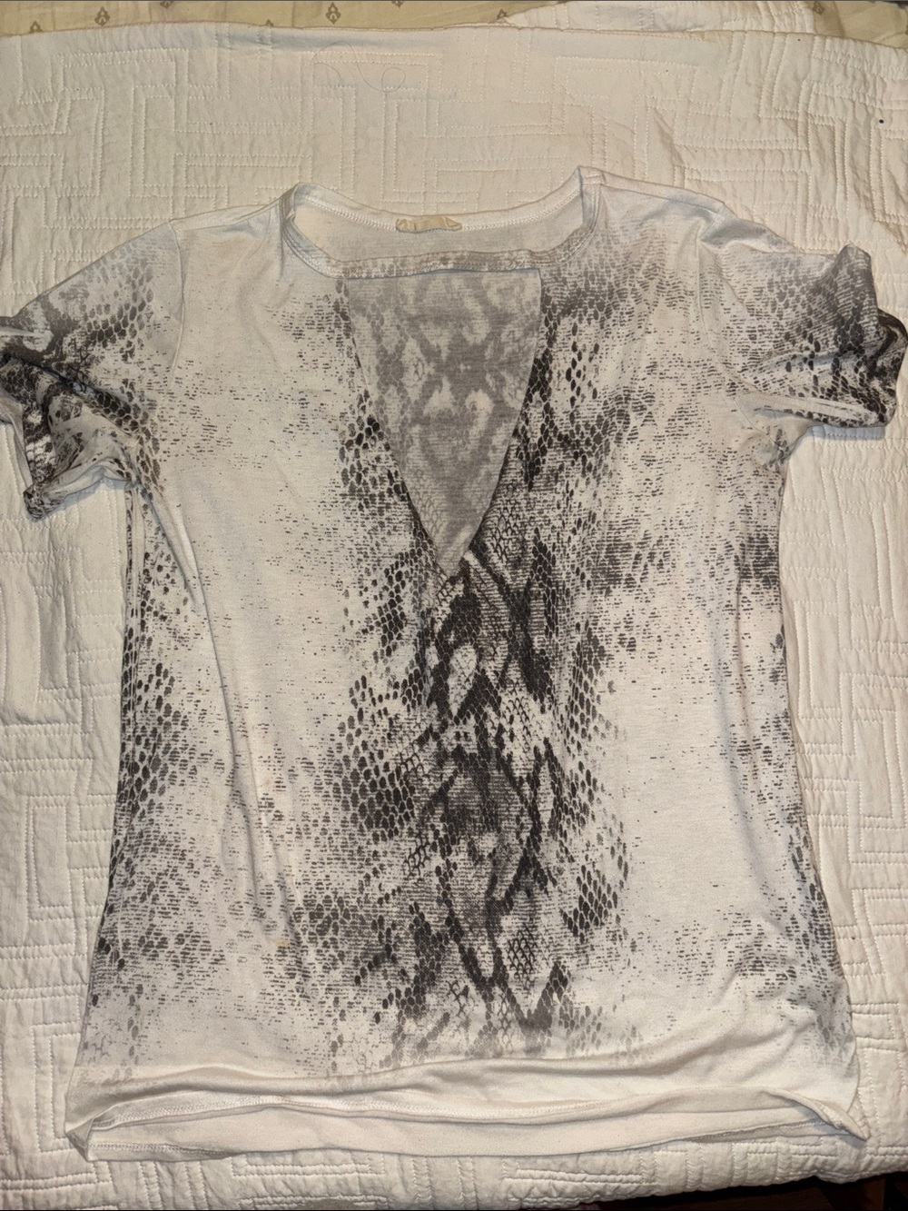 V-Neck Snake Print Tee - Neutral Noir
